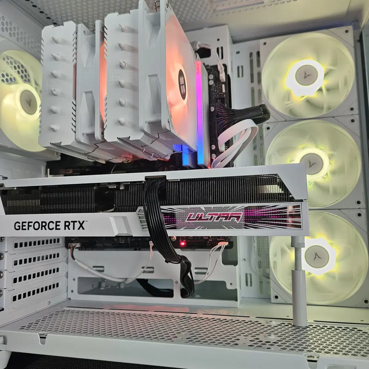 9800x3d, rtx4080 super 화이트 본체