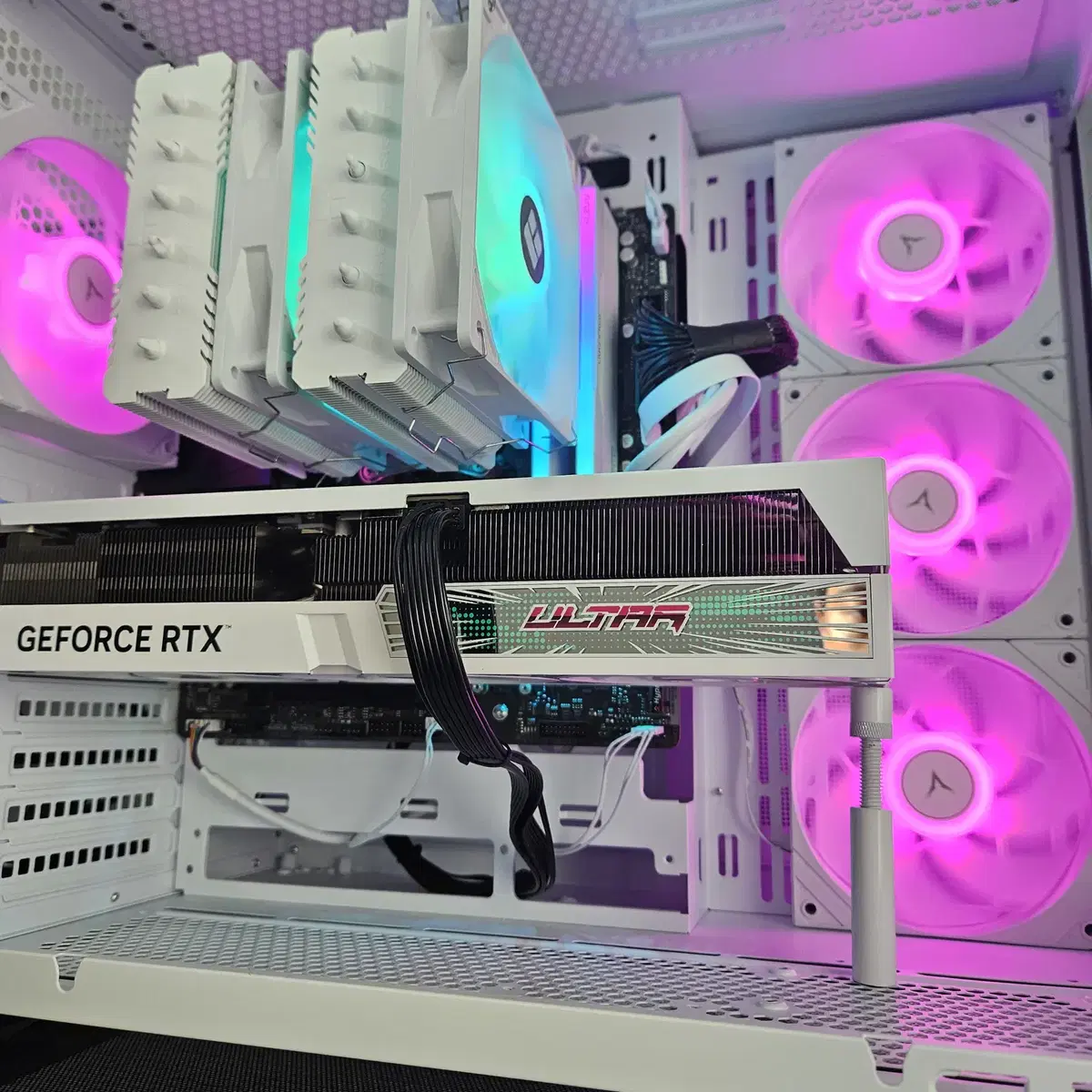 9800x3d, rtx4080 super 화이트 본체