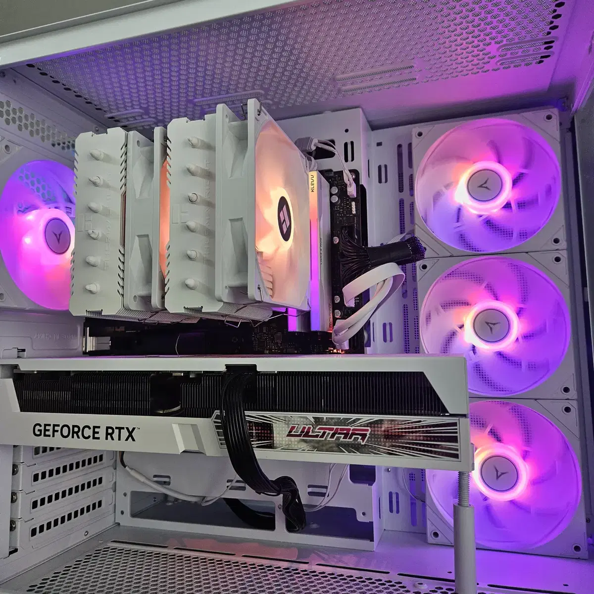 9800x3d, rtx4080 super 화이트 본체