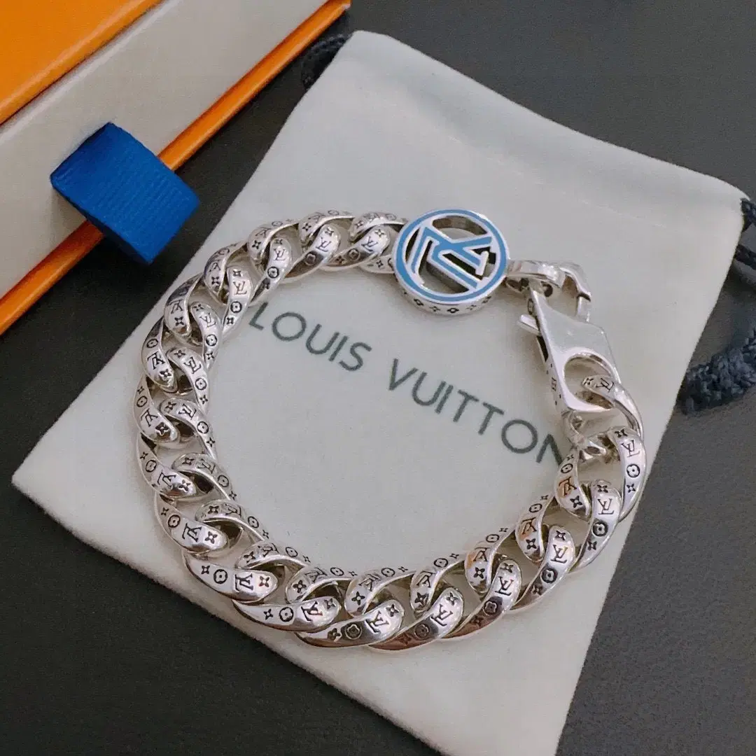 루이비통 Louis Vuitton 팔찌