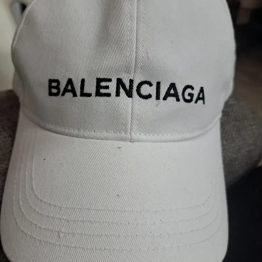 BALENCIAGA