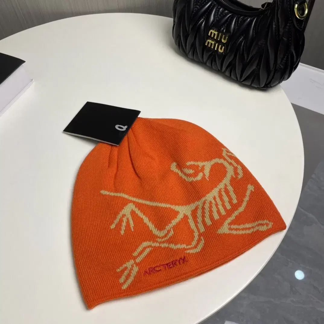 arcteryx  니트모자  오렌지