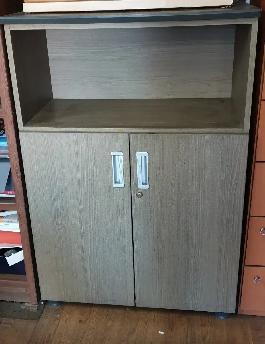 책장,옷장,연수용테이블,손금고,중역의자,원탁,책상,유탁