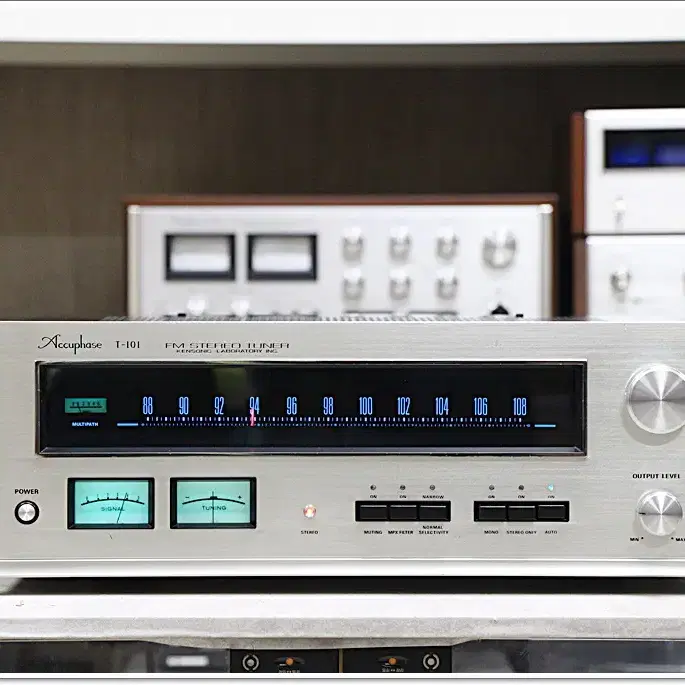 아큐페이즈(ACCUPHASE) 명기 FM전용 아날로그 튜너 T-101