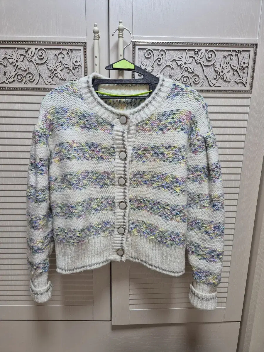 Pretty knitted colorful cardigan white silver pearl winter wardrobe clearance