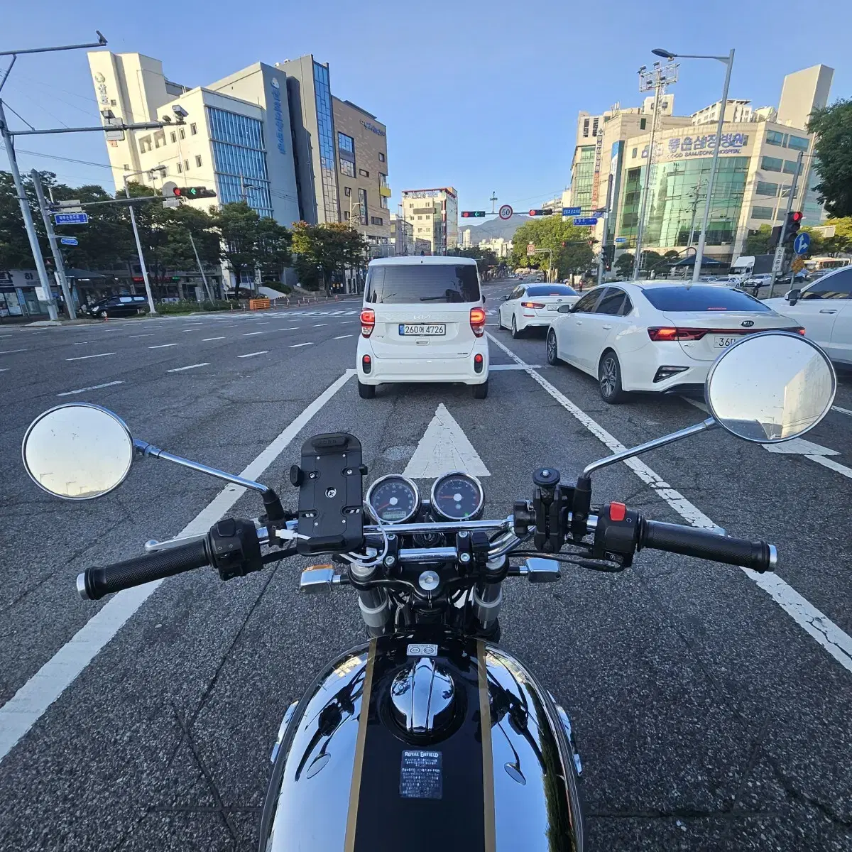 인터셉터650 크롬 팝니다 (13,2xx km)