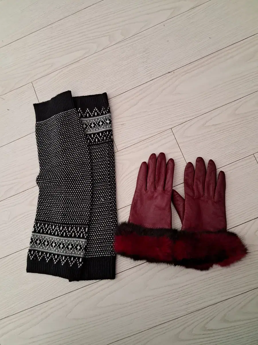 Leather gloves. Baltosi.  Two-headed