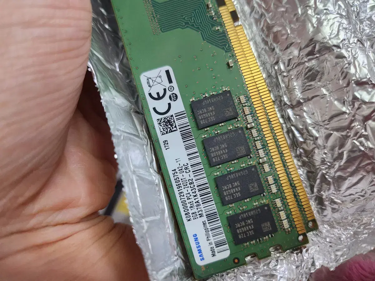 삼성 메모리 램 DDR4 RAM  8G 2400T 2개