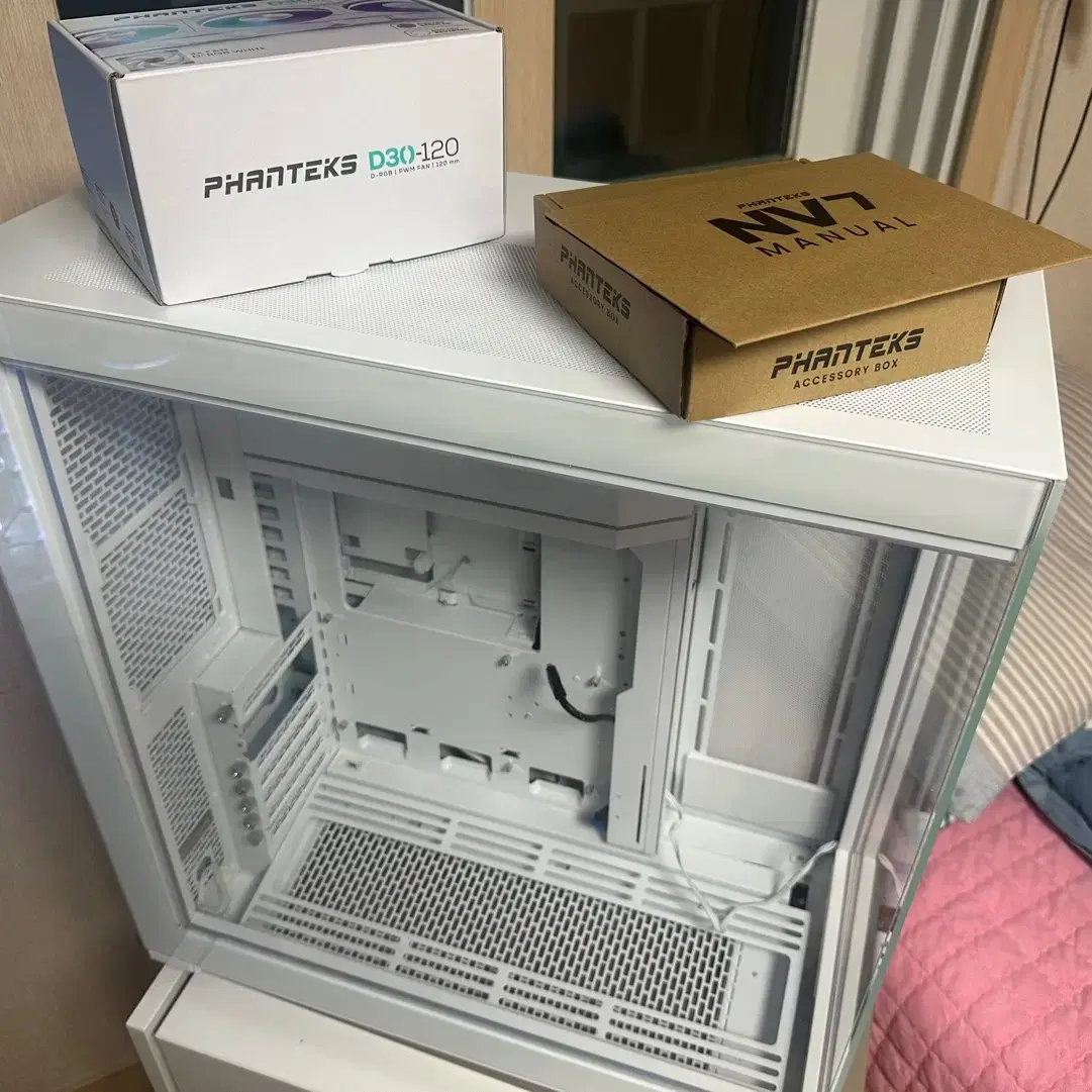 Phanteks NV7 화이트 케이스 팝니다.