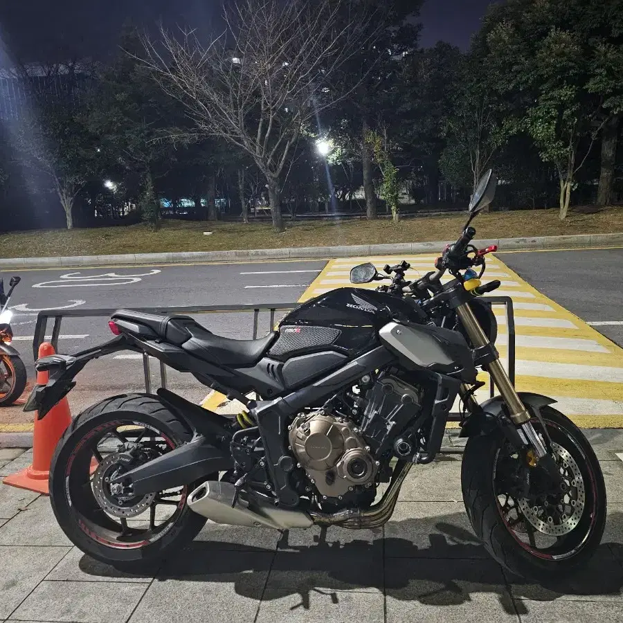 cb650r 16000km 800만원