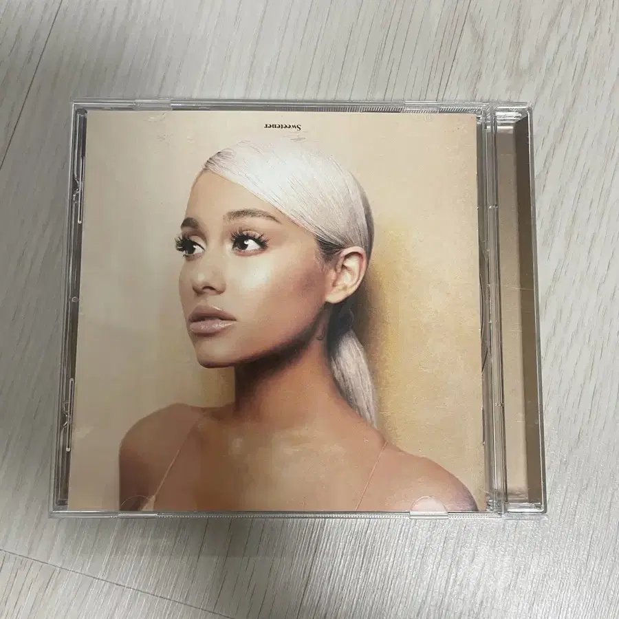 아리아나그란데 Sweetener 시디