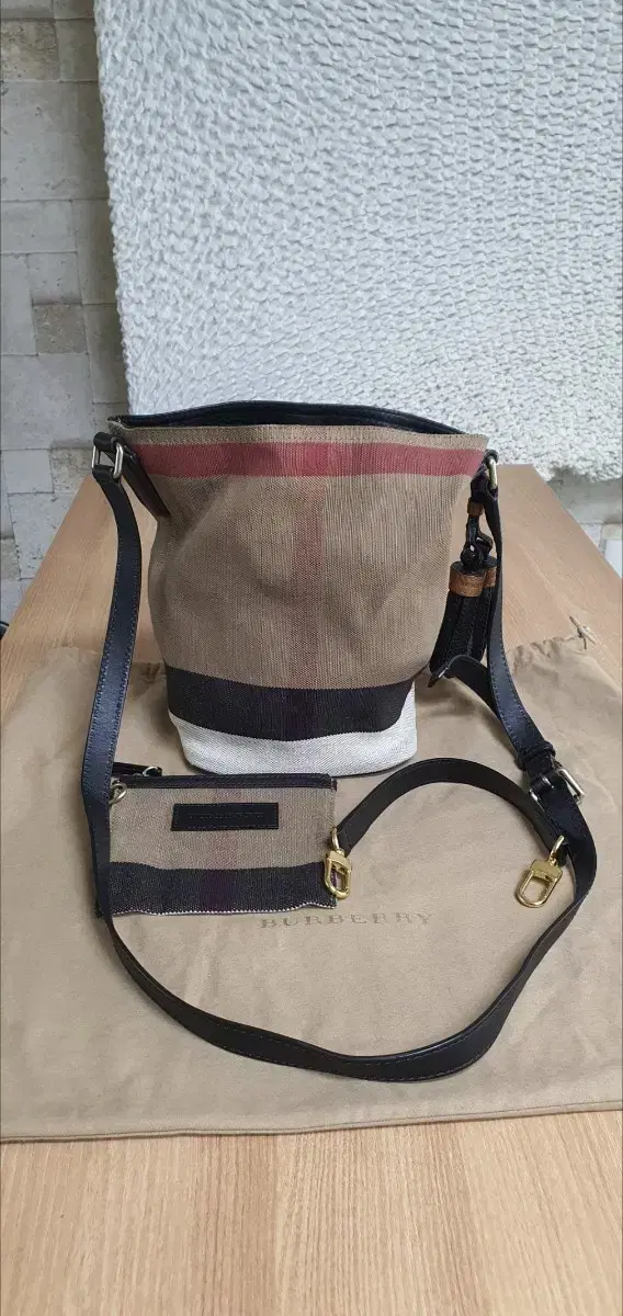 Burberry Ashby Hobo/Crossbody Bag Small Genuine S Grade (Appraisal O)