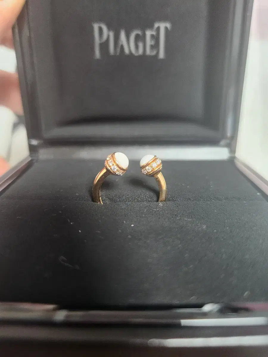 Genuine Piaget Possession open ring (no. 52)
