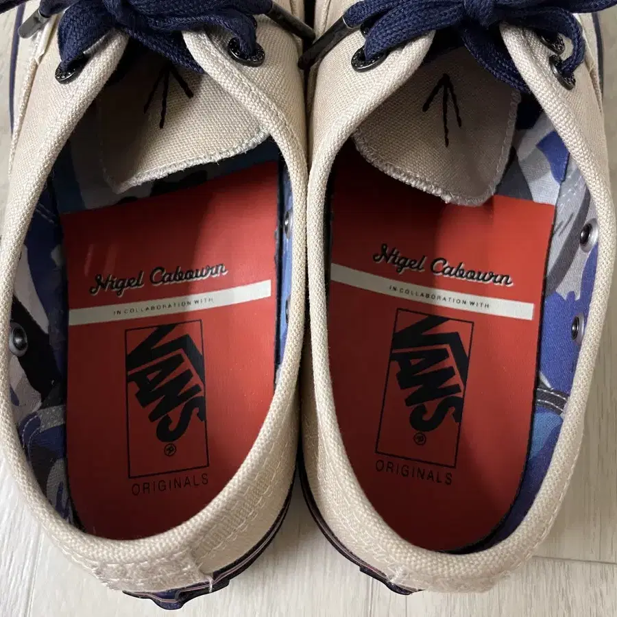 반스볼트X나이젤카본 어센틱 US10.5 285 vans vault