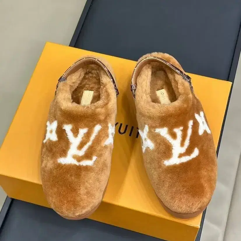 LOUIS VUITTON루이비통 겨울 퍼 슬리퍼 size35-41