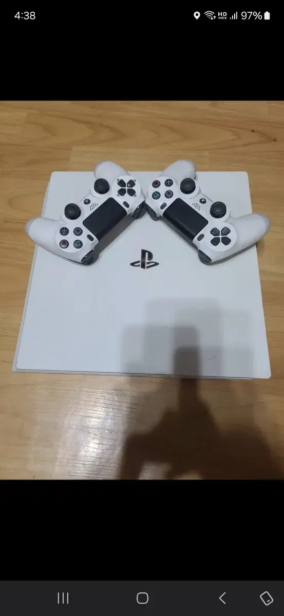 PS4 PRO 1TB 및 CD 함께 판매 합니다