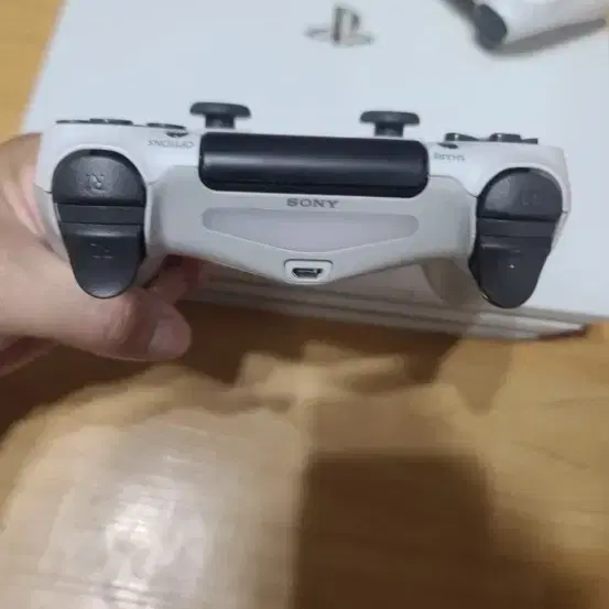 PS4 PRO 1TB 및 CD 함께 판매 합니다