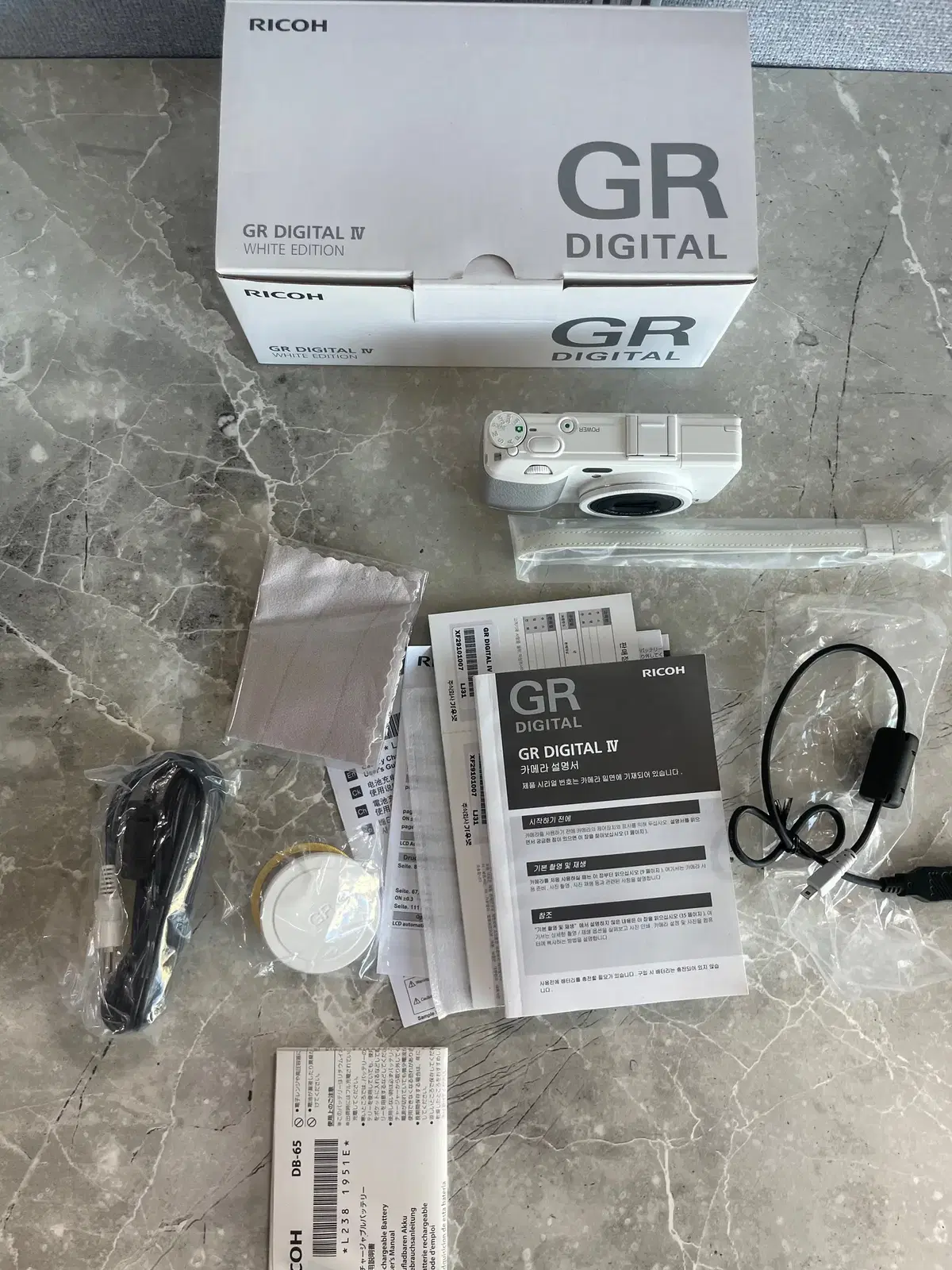 Ricoh GRD4 White Edition Mint