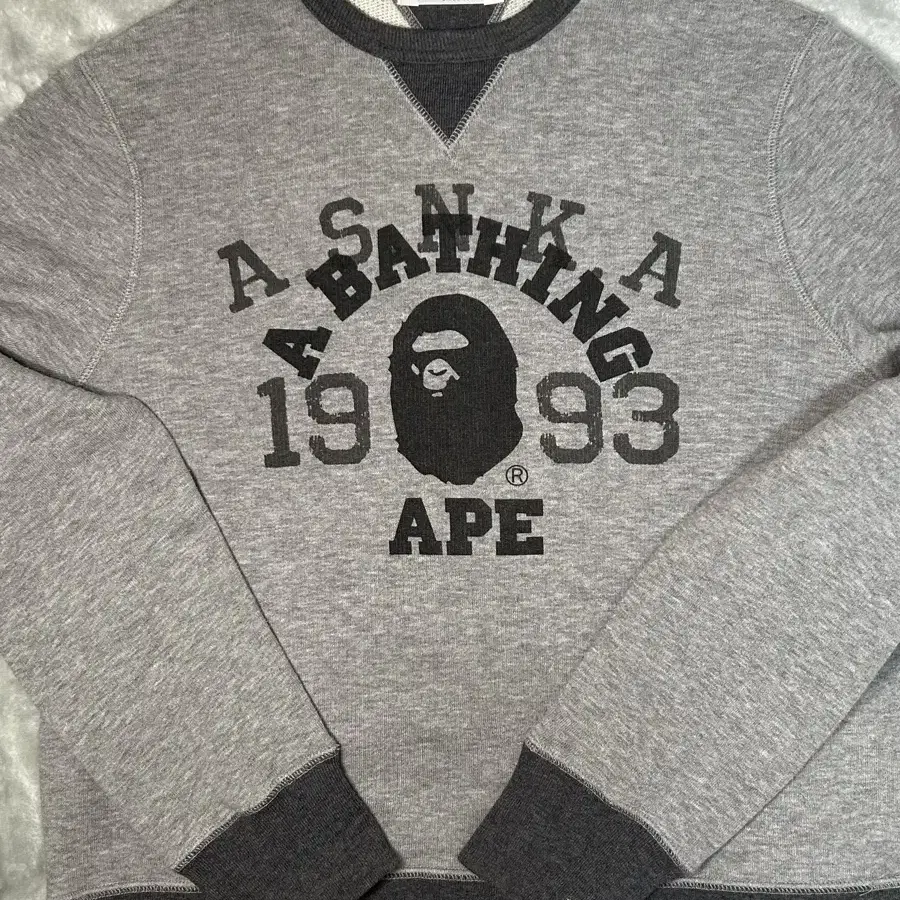 베이프 A BATHING APE 배색 맨투맨 S