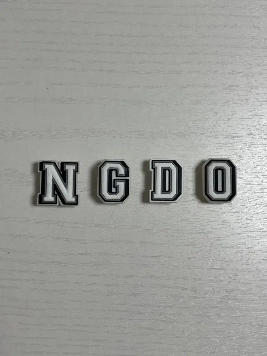 크록스 공식 알파벳 지비츠 N G D O