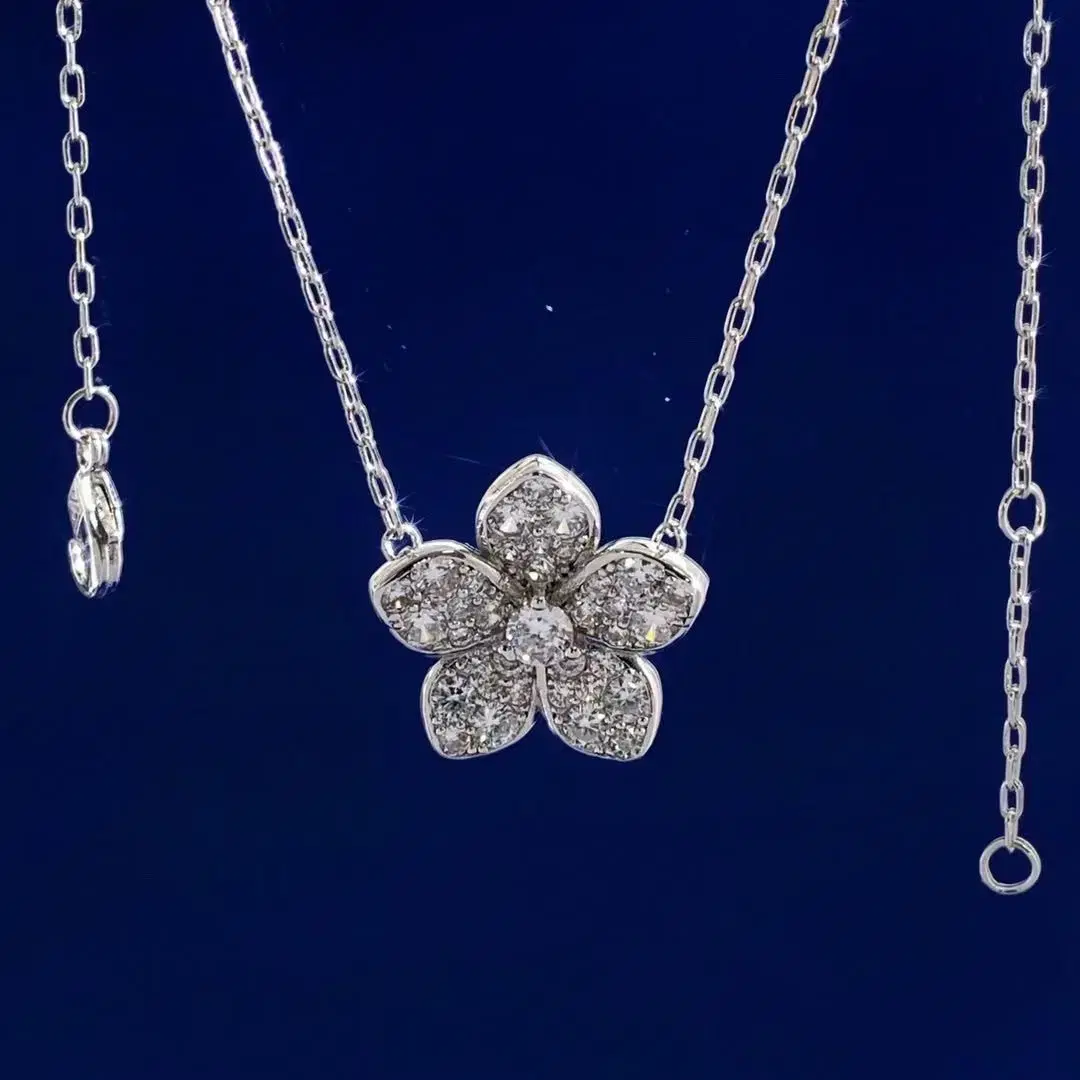 Van Cleef & Arpels 큐빅 풀 플라워 펜던트 네크리스