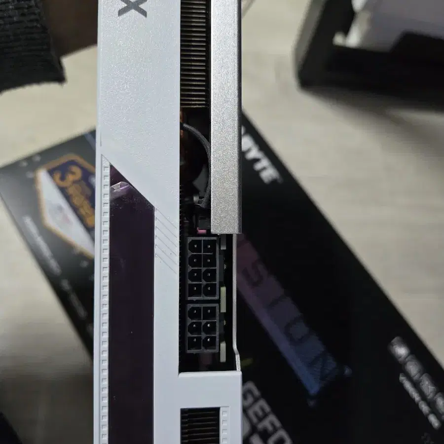 기가바이트 지포스RTX3060ti 비전 화이트