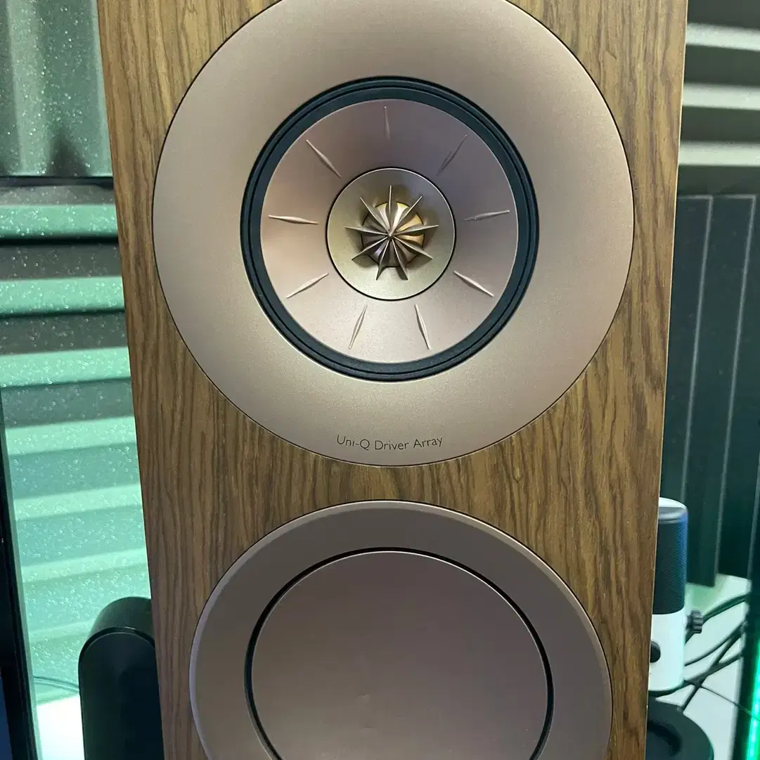 kef r3 월넛 판매합니다.