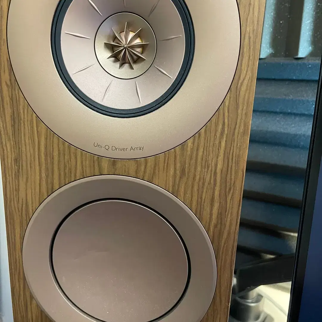 kef r3 월넛 판매합니다.