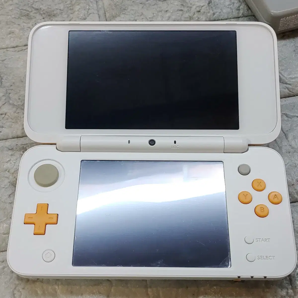 [중고] 뉴 닌텐도 2DS XL 본체 화이트-오렌지 국내정발