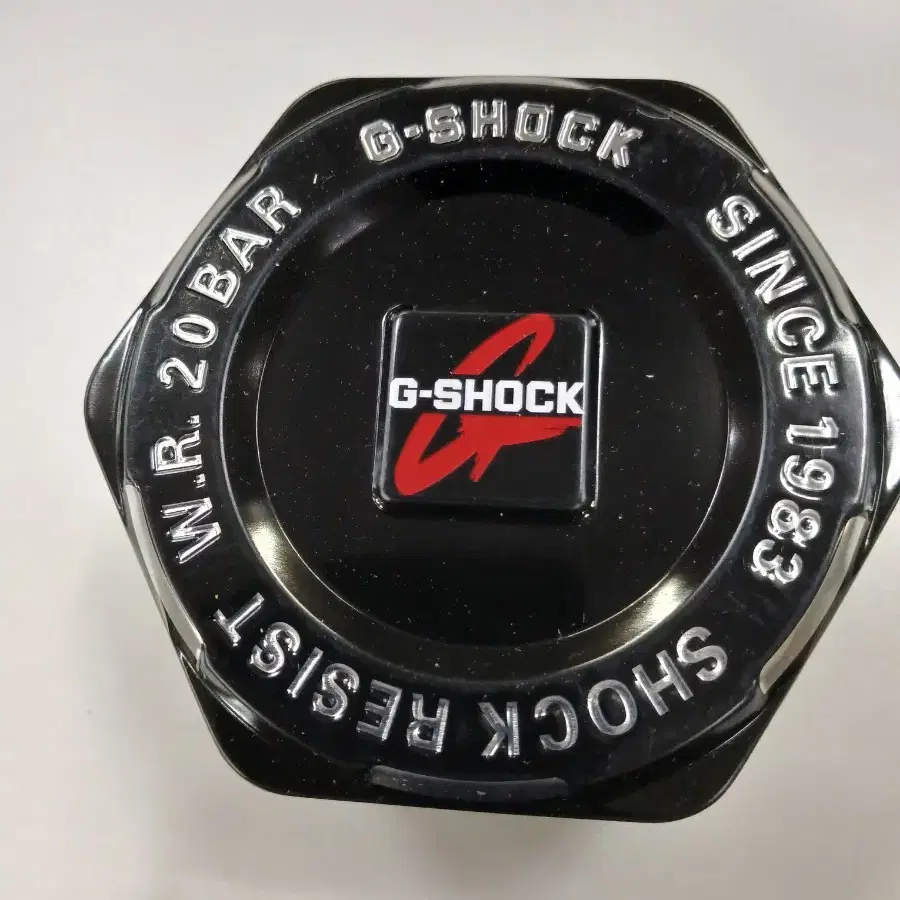 카시오지샥 G-SHOCK 만화 테마 남성 손목시계 화이트 GA-2100M