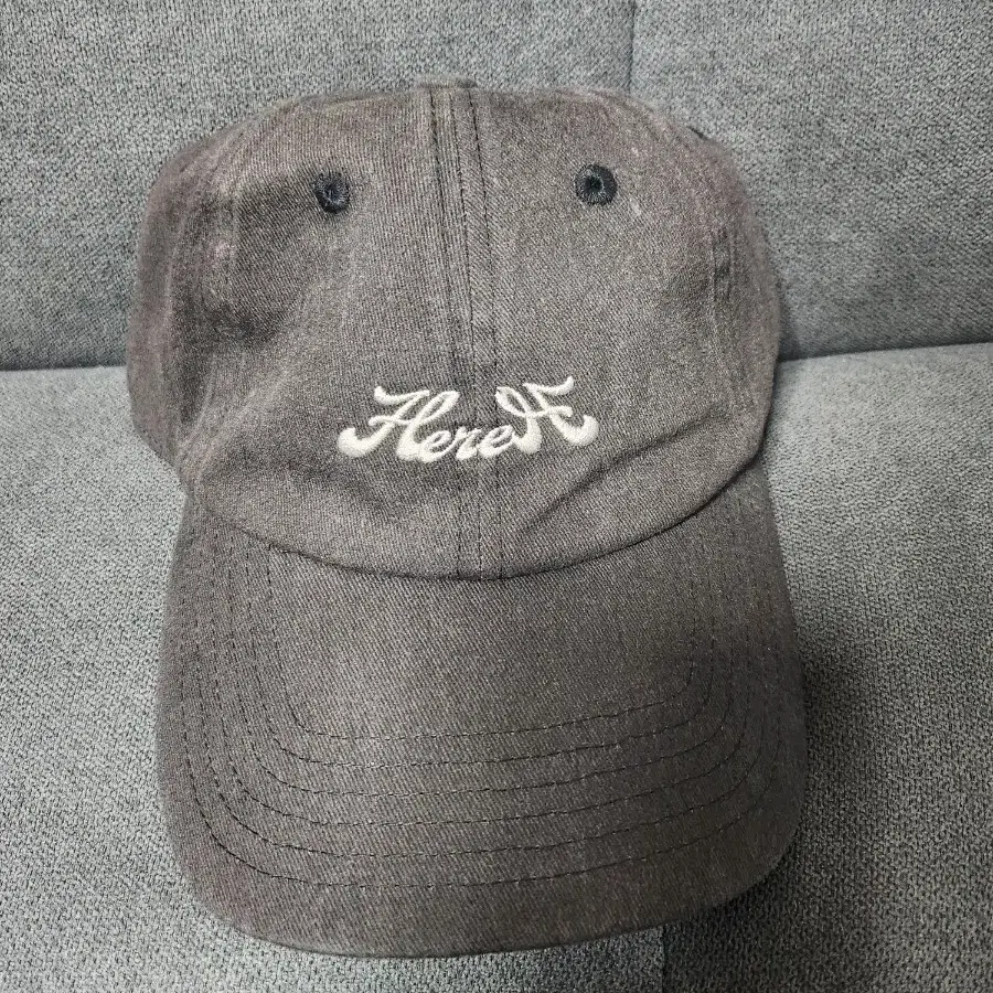 아이유 [THE WINNING] BALL CAP MD 모자팝니다.