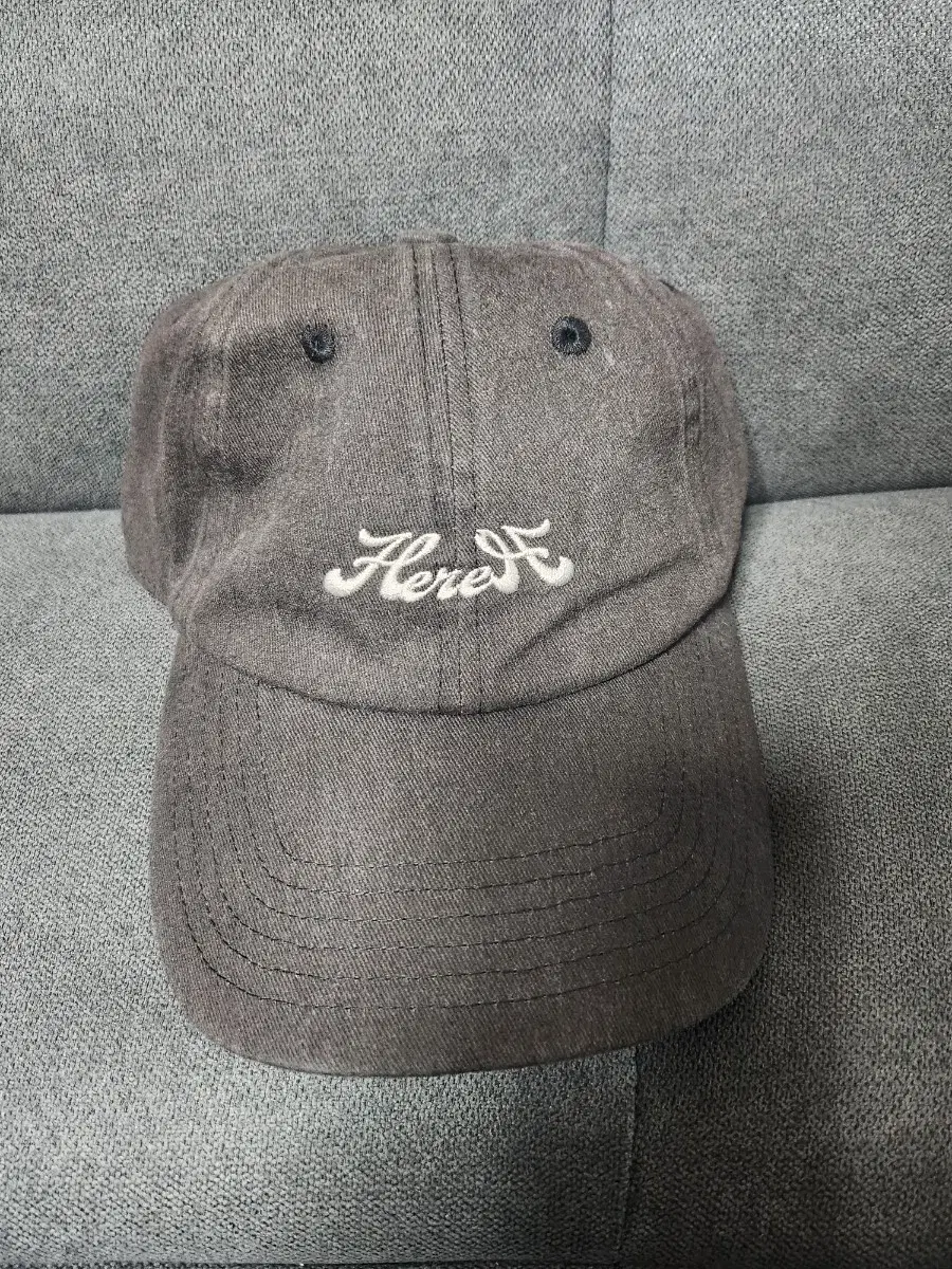 아이유 [THE WINNING] BALL CAP MD 모자팝니다.