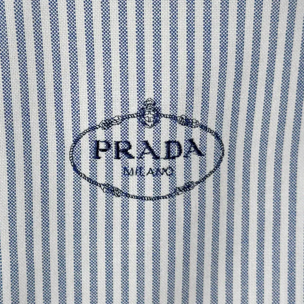 [36] PRADA 프라다 여성 자수로고 스트라이프 크롭 반팔 셔츠 블루