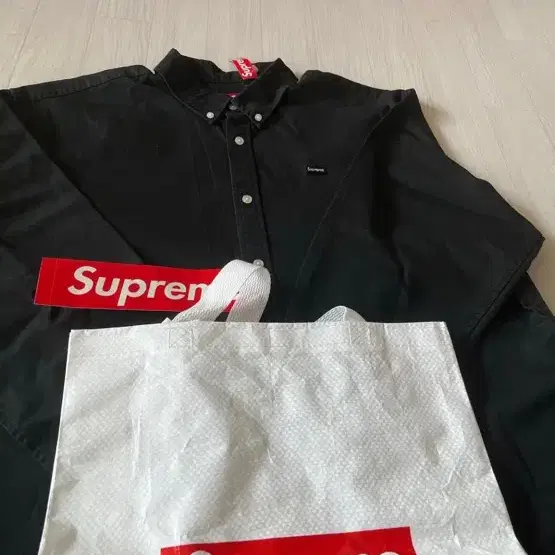 Supreme 스몰로고 블랙셔츠