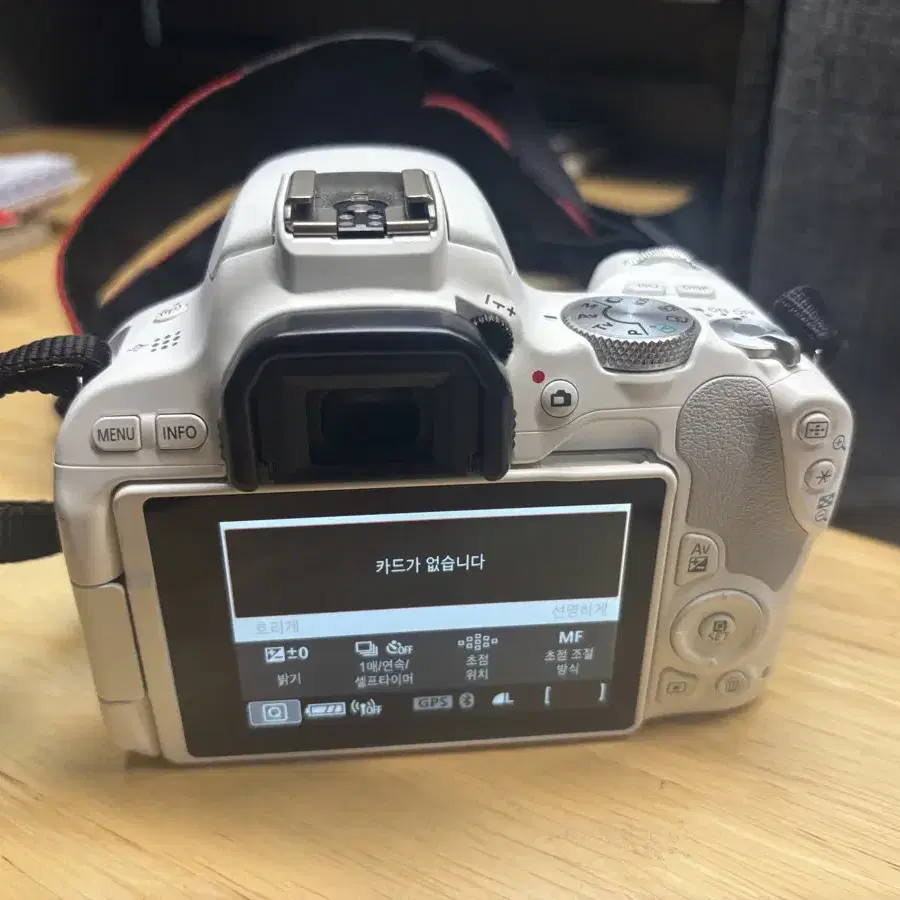 EOS 200D 번들렌즈 포함 화이트