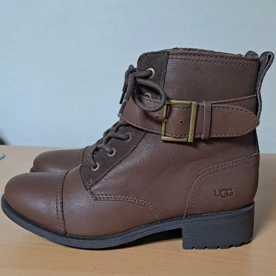 UGG 어그 워커부츠 235-240 브라운