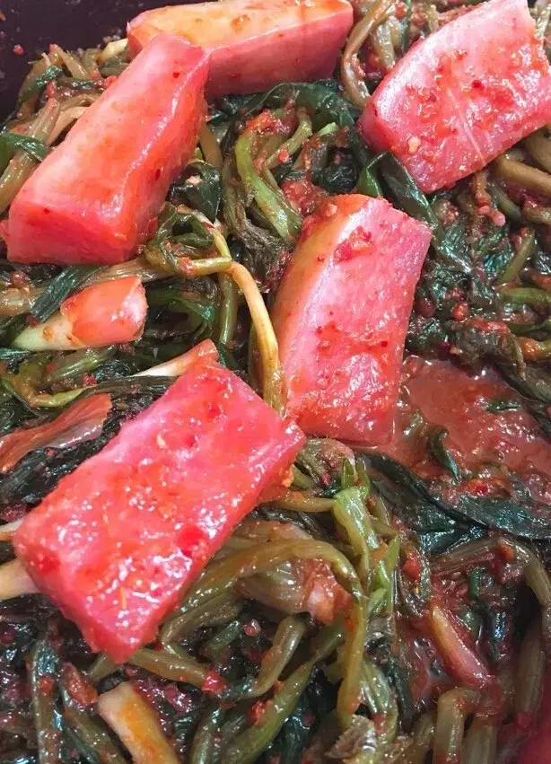 Daughter-in-law's] Spicy aged Honggak kimchi 1kg