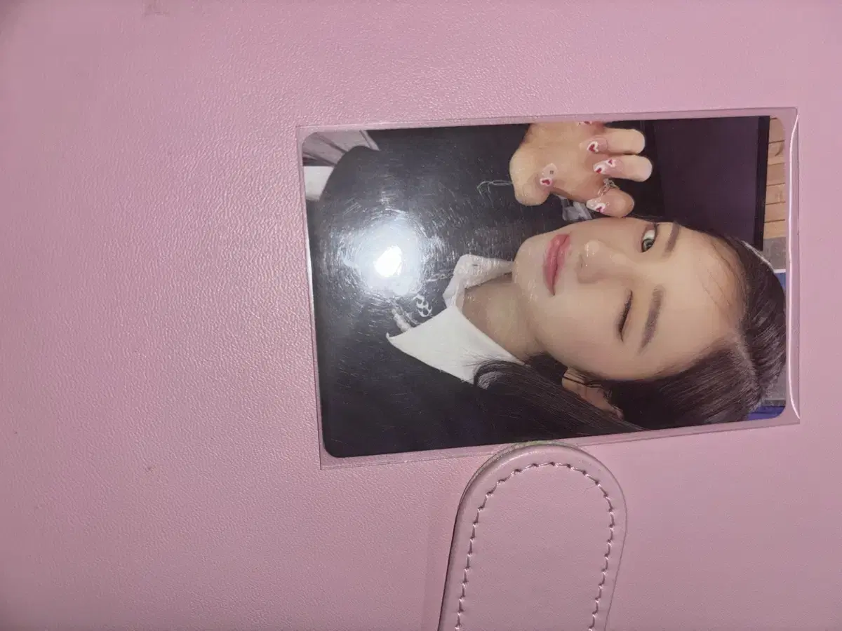 ive ahn yujin love dive m/v for photocards