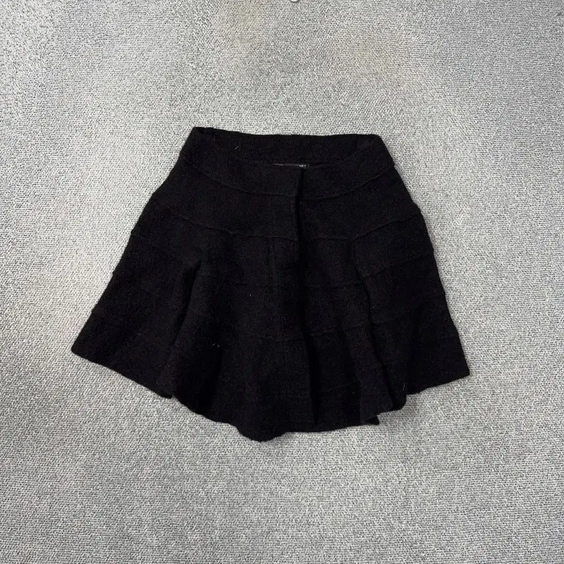 Zara Black casual wool skirt M