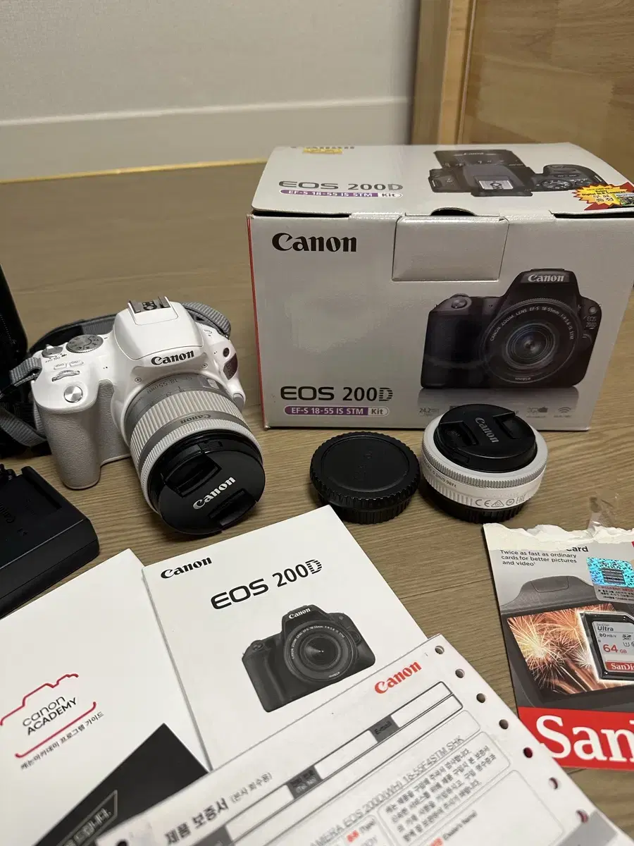 캐논 EOS 200D 화이트 바디 + 렌즈 + 악세사리