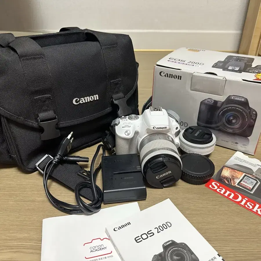 캐논 EOS 200D 화이트 바디 + 렌즈 + 악세사리