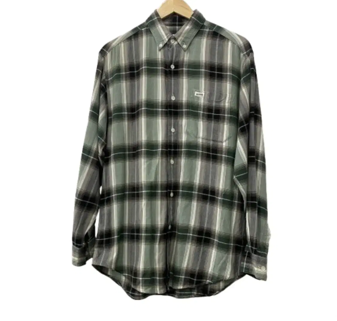 4732. GUESS Check long sleeve shirt