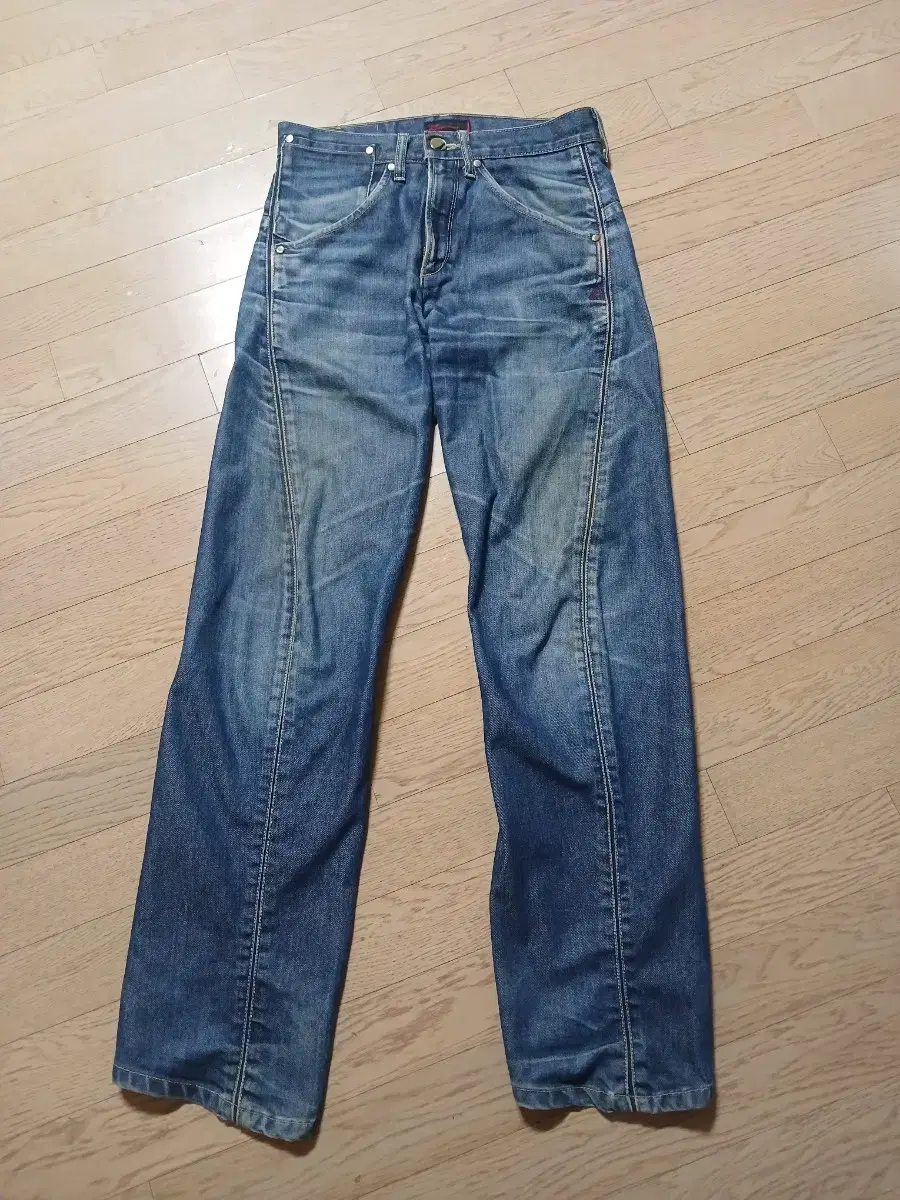 Levi's engineered jin/ 76" waist /29-30 /Includes shipping