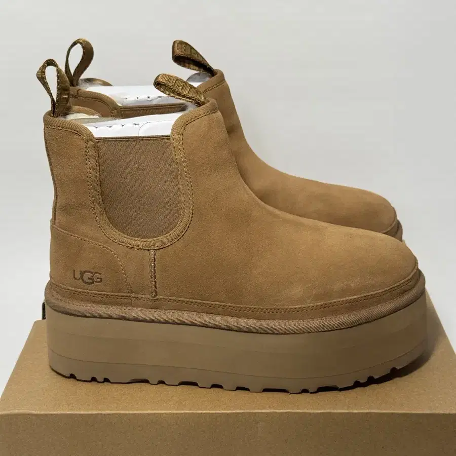 어그 UGG 뉴멜 플랫폼 첼시 부츠 체스트넛 250mm 겨울부츠