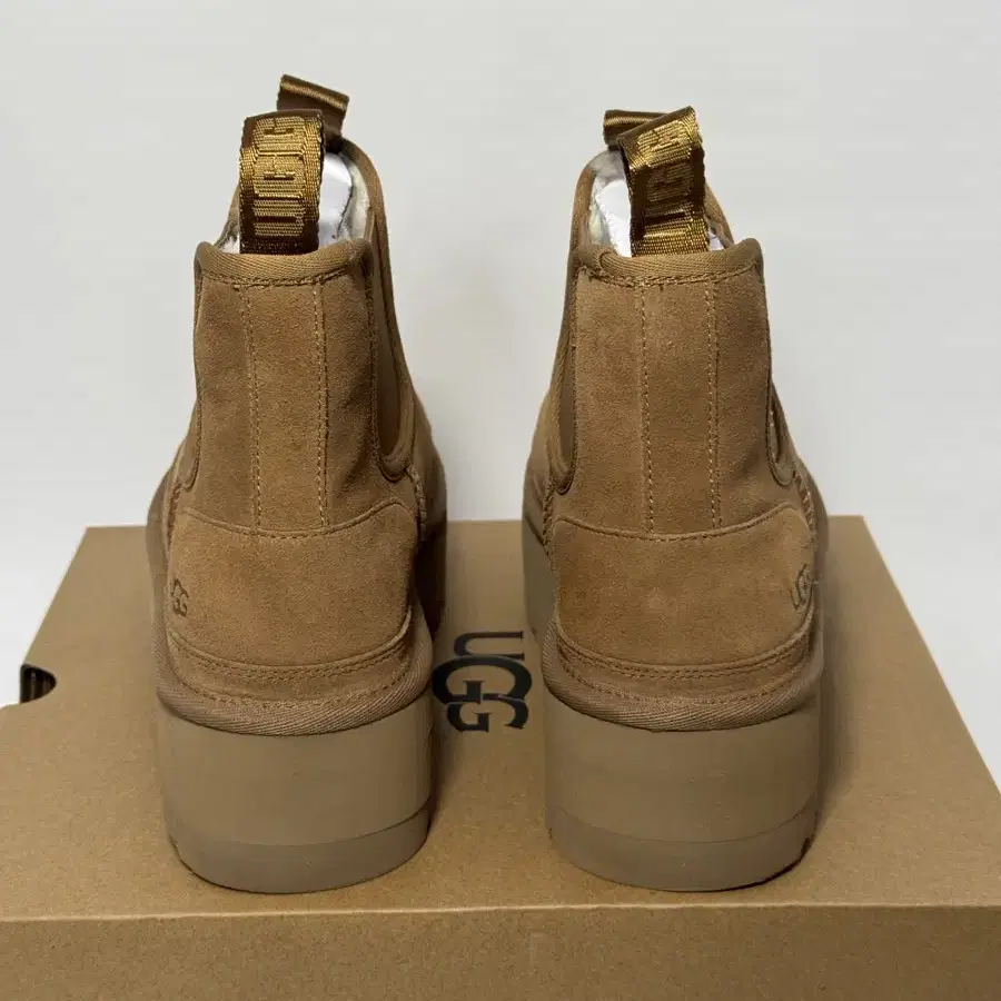 어그 UGG 뉴멜 플랫폼 첼시 부츠 체스트넛 250mm 겨울부츠