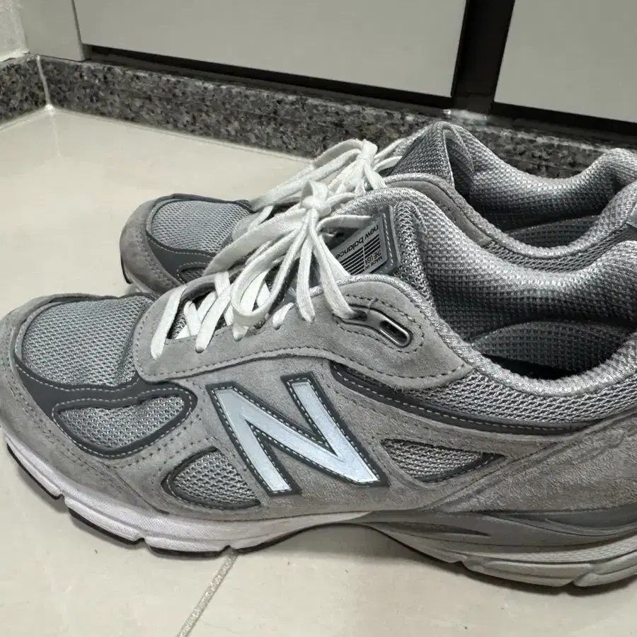 뉴발란스990 v4