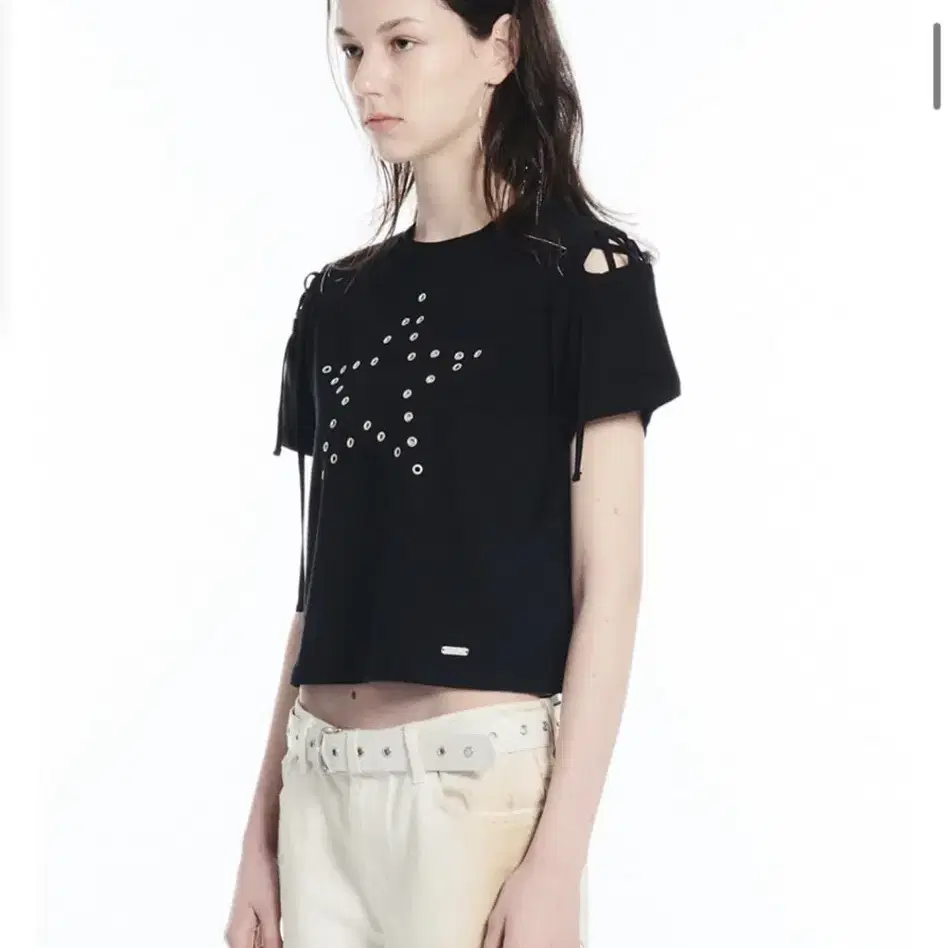 택포) 세릭 EYELET STAR HALF TOP - BLACK