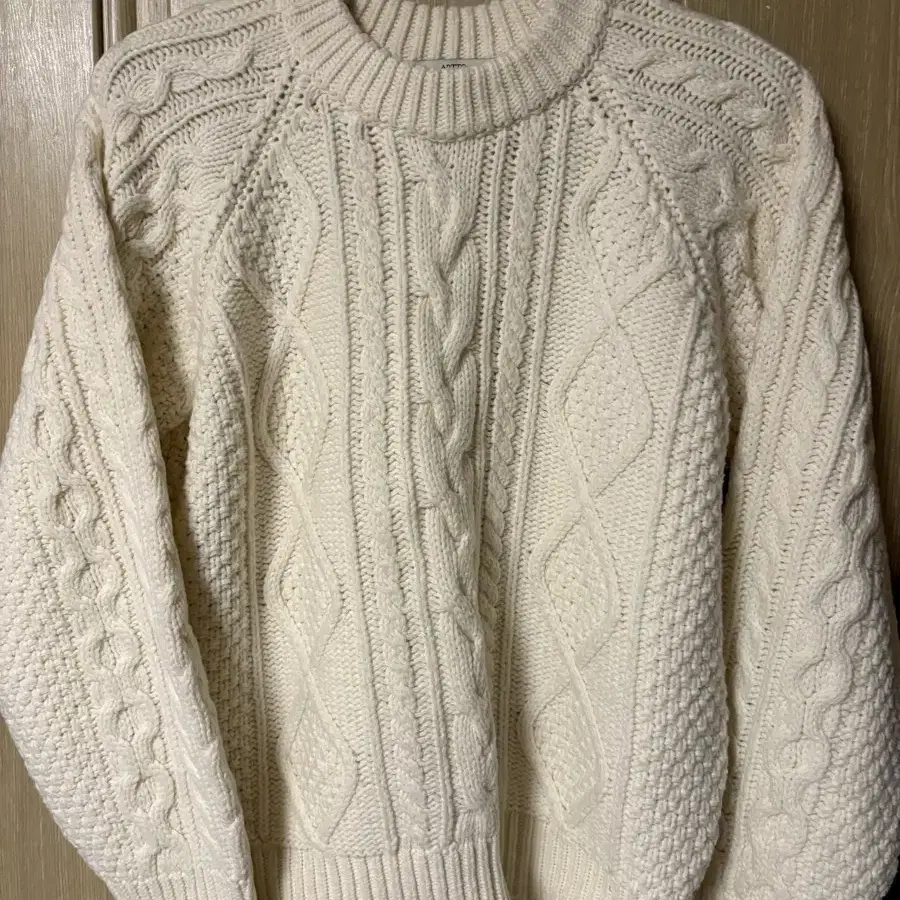 아르토 cozy wool cable knit 니트 크림 컬러