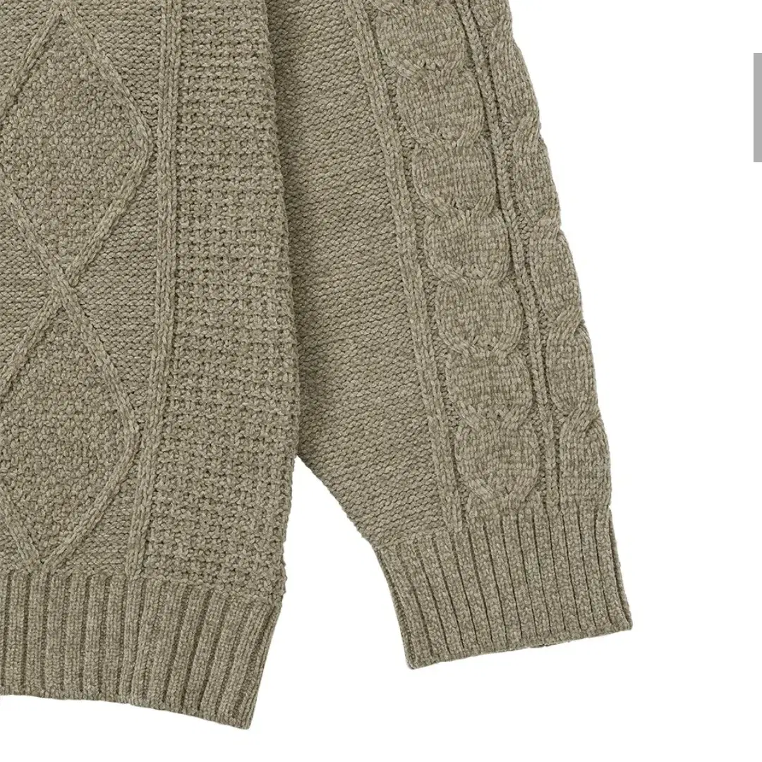 Velvet Cable Stitch Sweater [BEIGE]