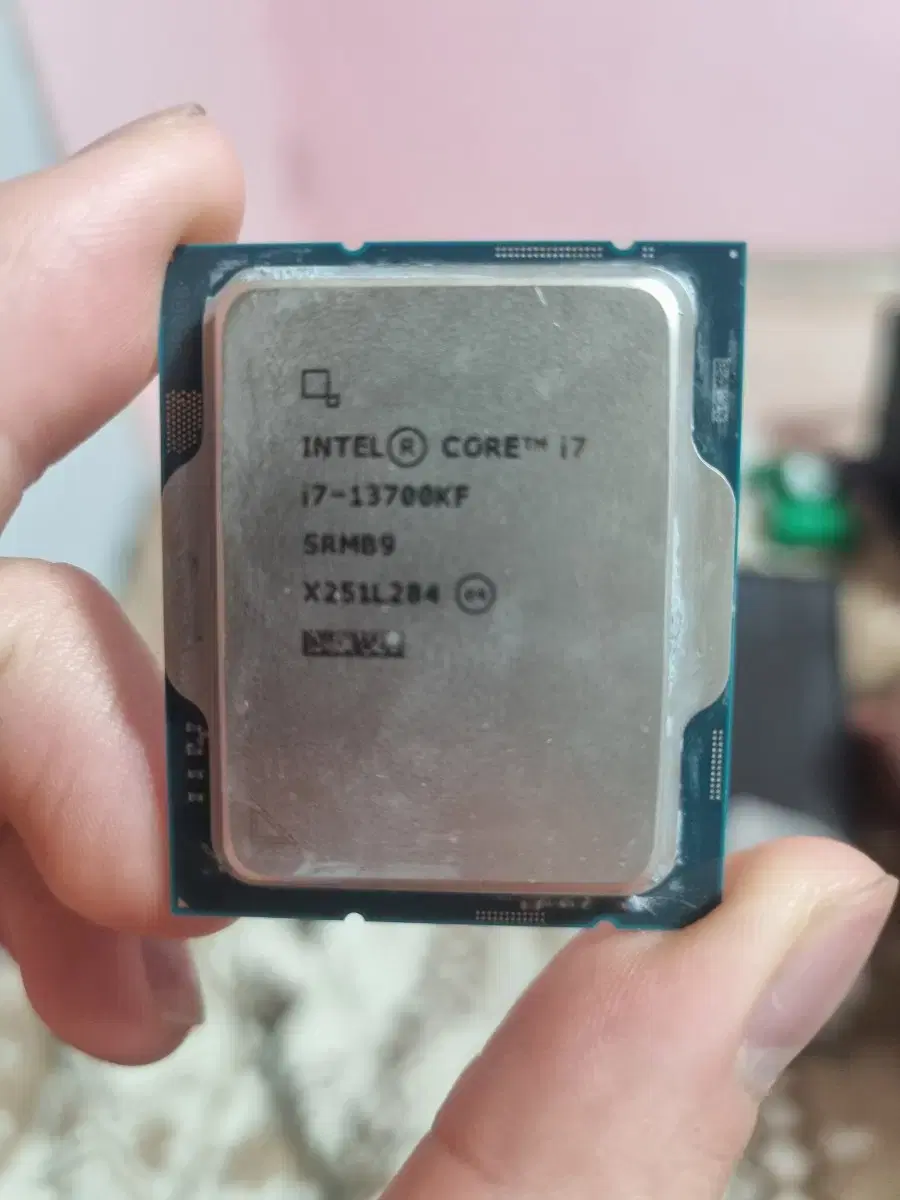 인텔 i7-13700KF